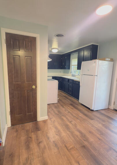 Kitchen w/Walk-in Pantry