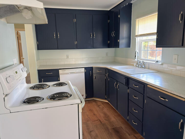 Plenty of Cabinets